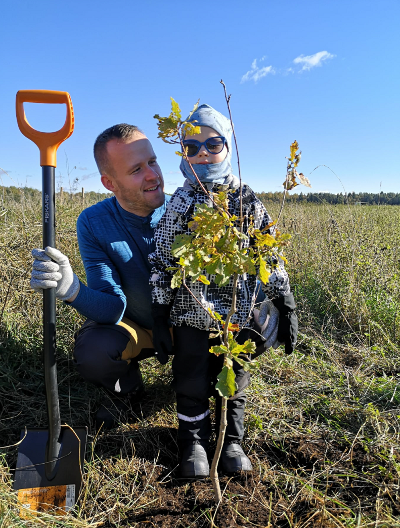 planting trees with children