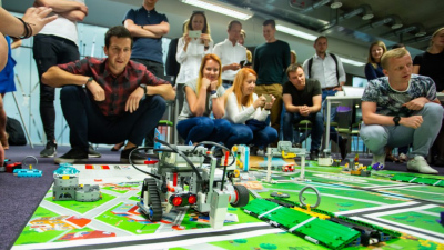 Helmes Hack Day Spoiler Alert: Ultimate Robots Will Be Built!
